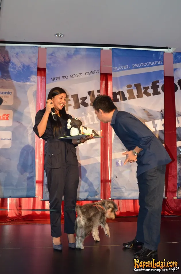 FOTO DENADA BERIKAN KEJUTAN ULTAH UNTUK SANG SUAMI 