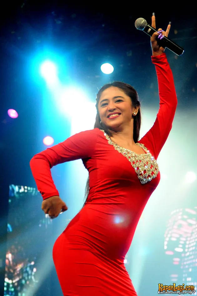 Dewi Perssik