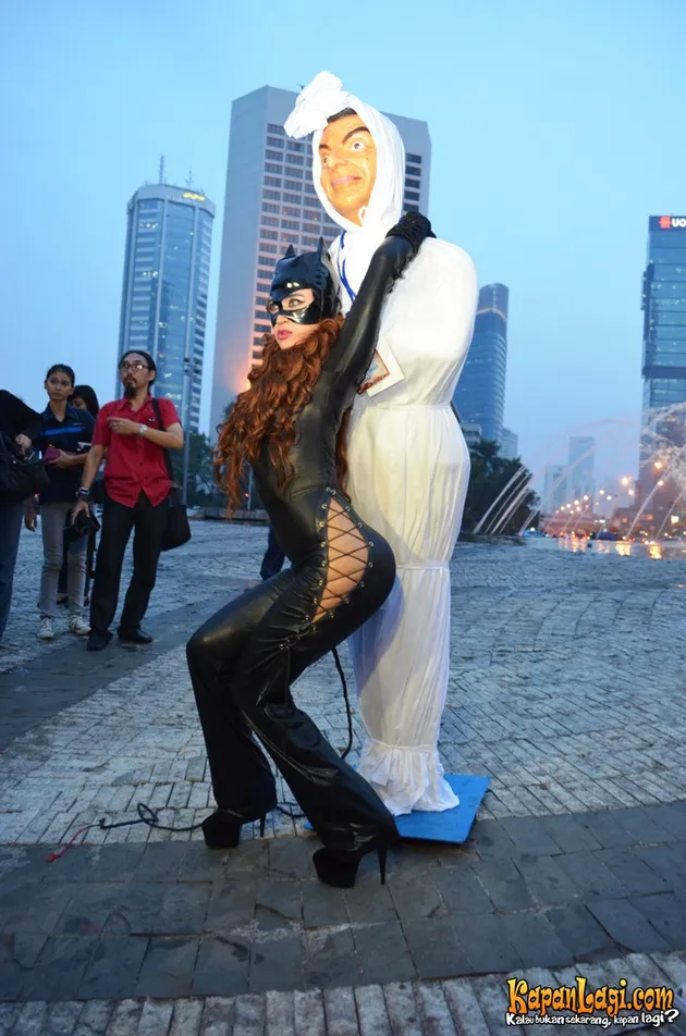 Dewi Perssik Cat Woman Mr Bean