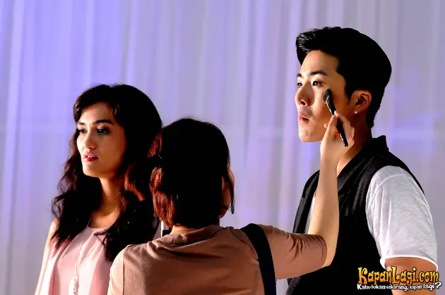 Eru dan Atiqah Hasiholan