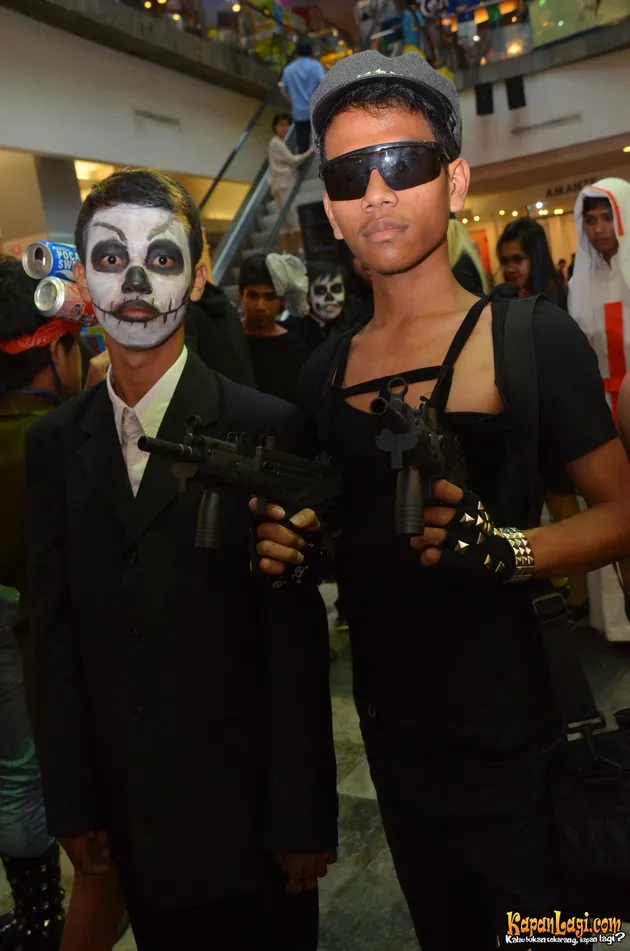 Little Monster Flashmob - Lady Gaga batal