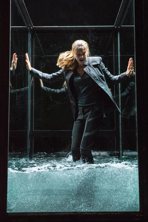DIVERGENT