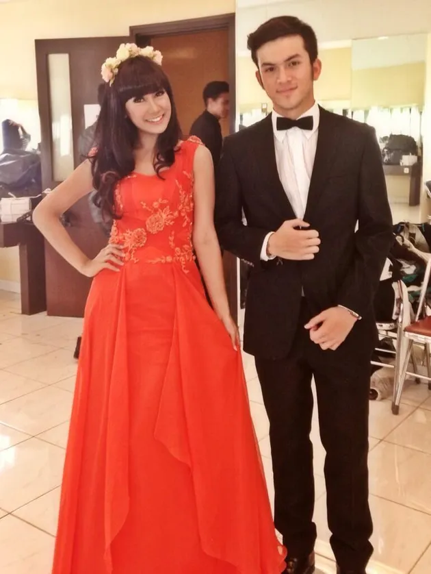 FOTO KEKOMPAKAN ANISA EKS CHERRY BELLE DAN RIZKY NAZAR FOTO KEKOMPAKAN ANISA EKS CHERRY BELLE DAN RIZKY NAZAR