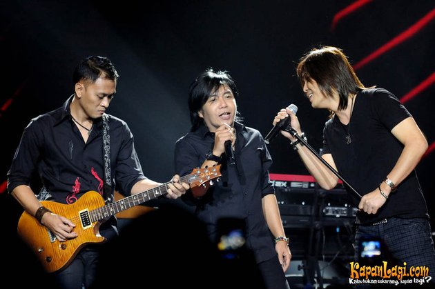 FOTO KONSER AHMAD DHANI AND INDONESIAN ALL STARS 