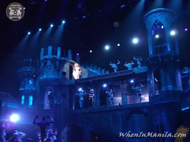 Foto Lady GaGa Konser di Manila
