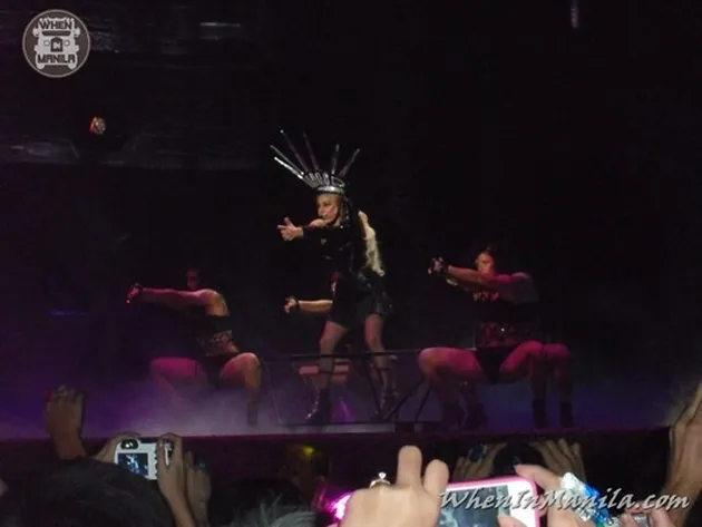 Foto Lady GaGa Konser di Manila