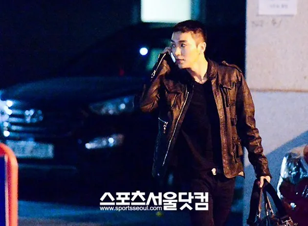 Sangat Berbeda: Leeteuk yang biasanya membiarkan rambutnya agak panjang untuk bisa dibuat berbagai mode, kini memangkas pendek rambutnya.