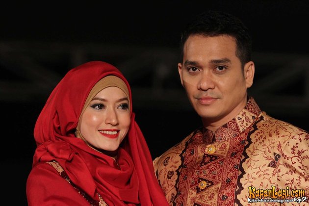 FOTO LYRA  VIRNA  DAN FADLI TAMPIL SERASI SEBAGAI MODEL 