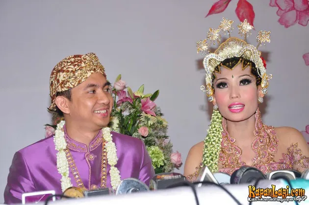 Ayu Dewi dan Regi Datau