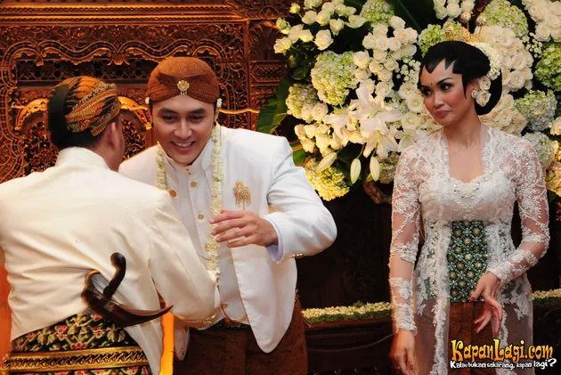FOTO PESULAP DEMIAN ADITYA RESMI MENIKAH DENGAN SARA ...
