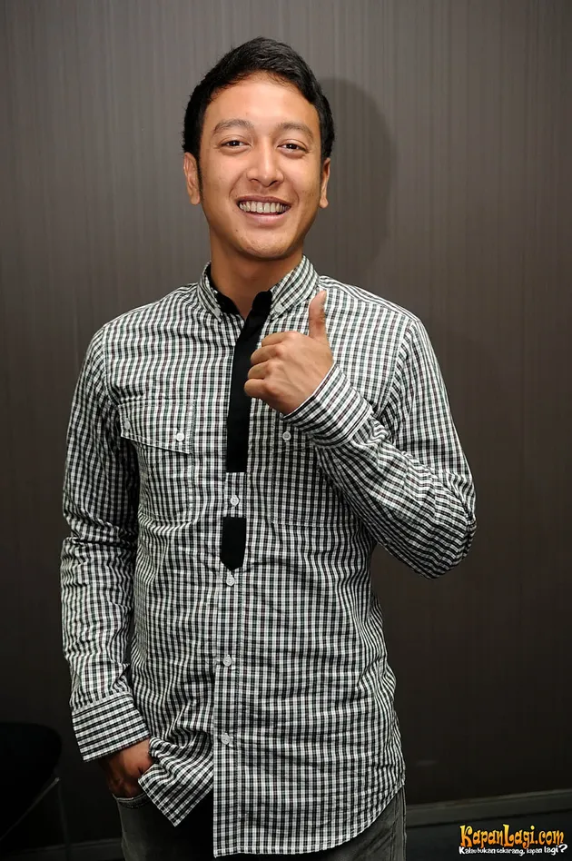 Dalam serial ini Dimas Anggara harus melakoni adegan ciuman di hadapan kekasih.