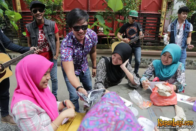 Wah, dapat merchandise nih dari Repvblik! :)