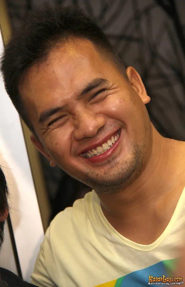 FOTO SAIPUL JAMIELL SULAM BIBIR DI ALI TATTOO SULAM 