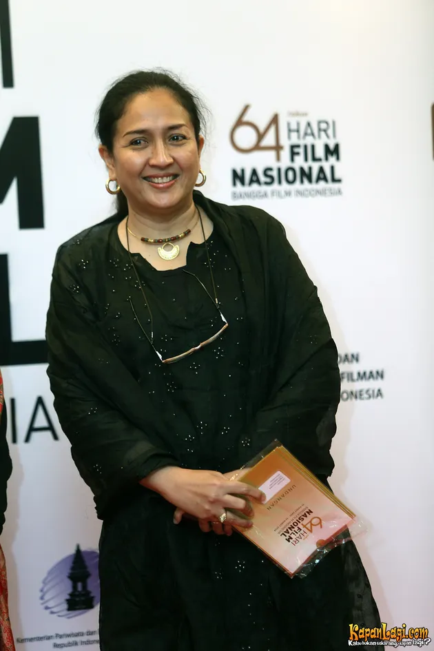 FOTO SEDERET SELEBRITI ELEGAN DI RED CARPET HARI FILM FOTO SEDERET SELEBRITI ELEGAN DI RED CARPET HARI FILM