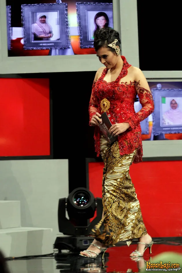 FOTO SEDERET SELEBRITI WANITA CANTIK BERKEBAYA KARYA ANNE 