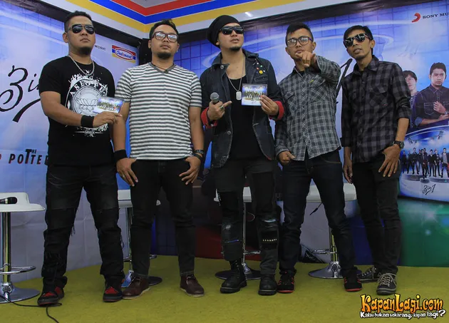 Vagetoz, The Potters, Hijau Daun