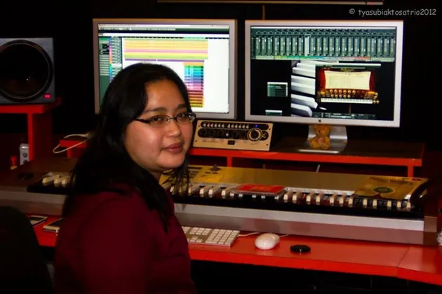Tya Subiakto