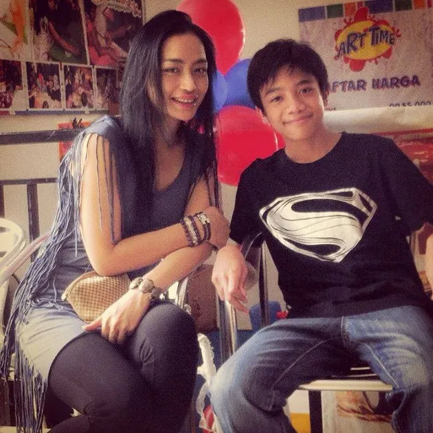 Tya Subiakto