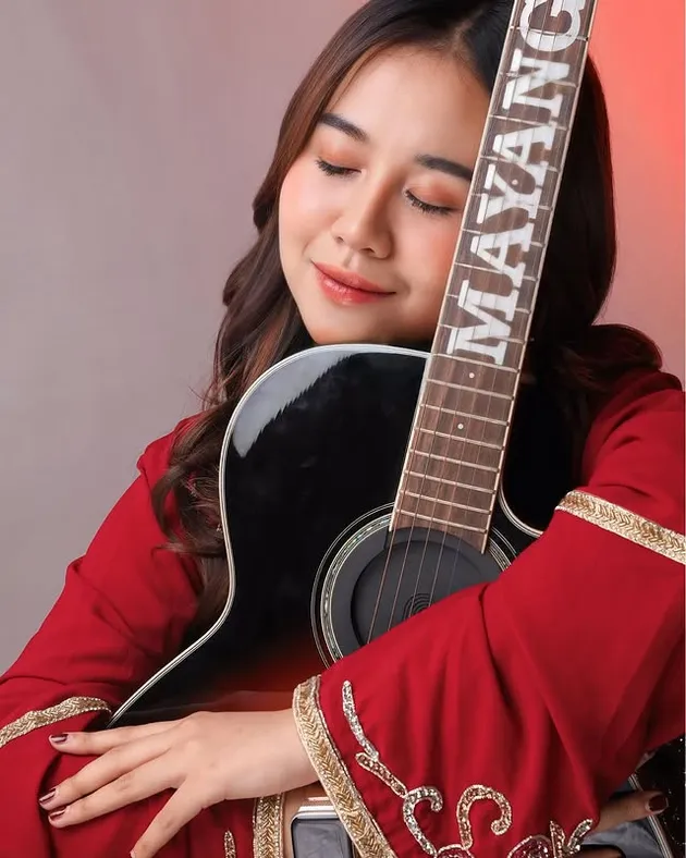 Lagu Mayang Lucyana untuk Gala Sky