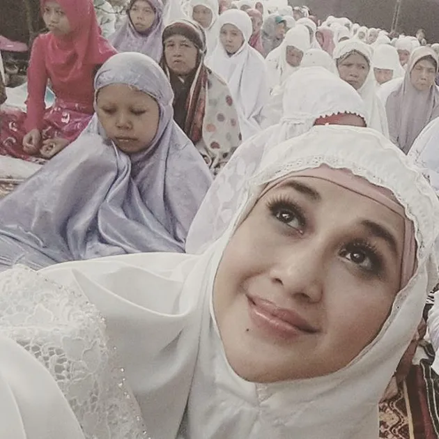 GALERI FOTO PARAMITHA RUSADY KETIKA BERHIJAB, CANTIK AWET ...