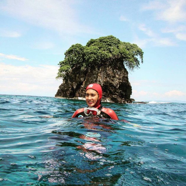 Galeri Foto Underwater Nadine Chandrawinata, Bak Putri Duyung