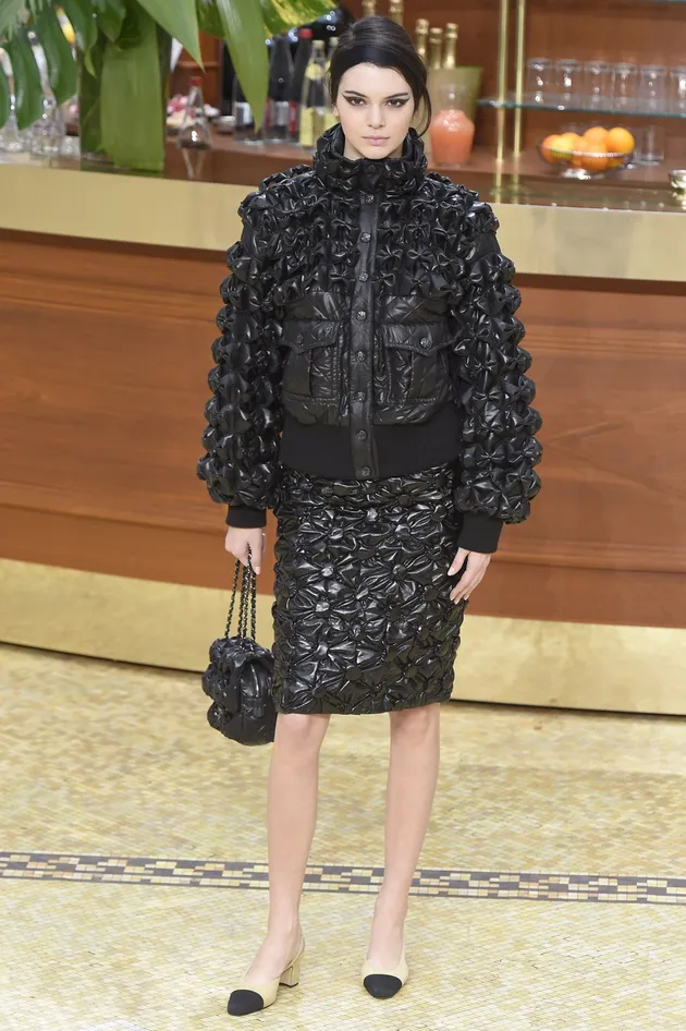 Kendall Jenner di atas Catwalk