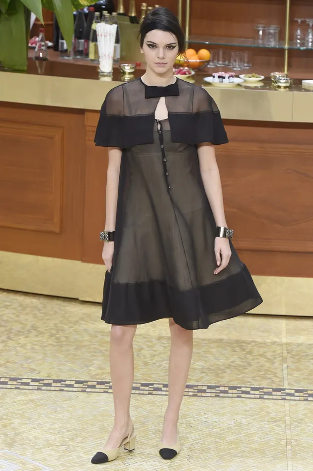 Kendall Jenner di atas Catwalk