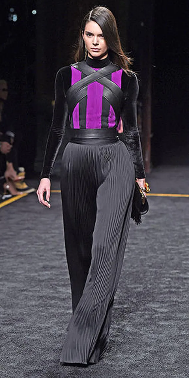 Kendall Jenner di atas Catwalk