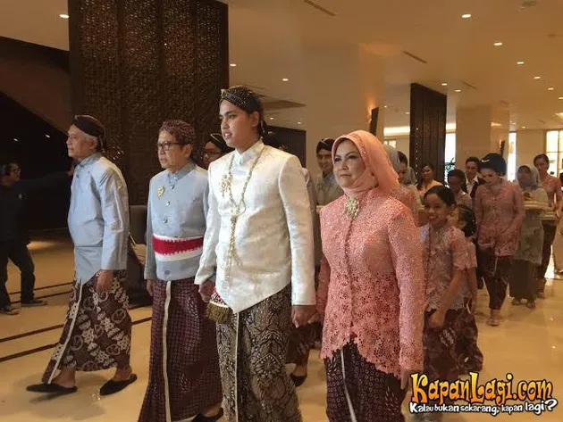 Galeri Manis Pernikahan Chacha Frederica, Nuansa Jawa Nan Megah