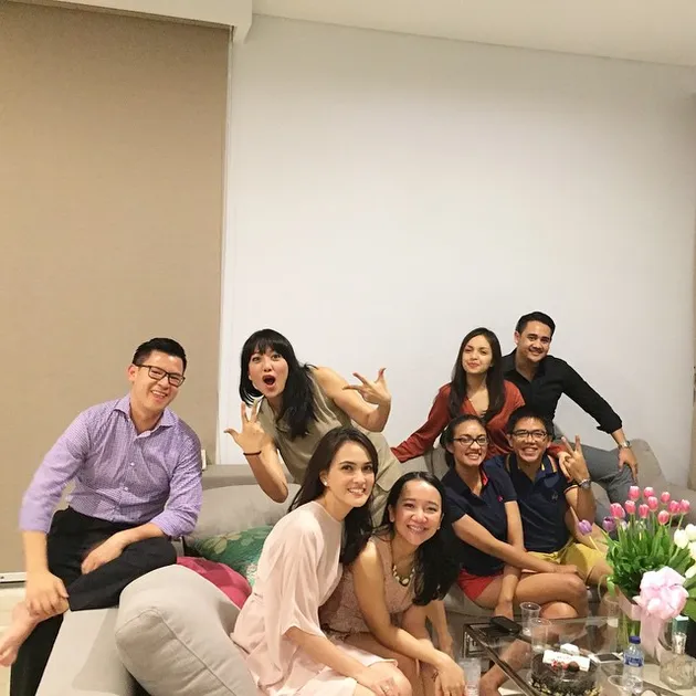 Galeri Romantis Ulang Tahun Shandy Aulia, Panen Kado-Kado Manis