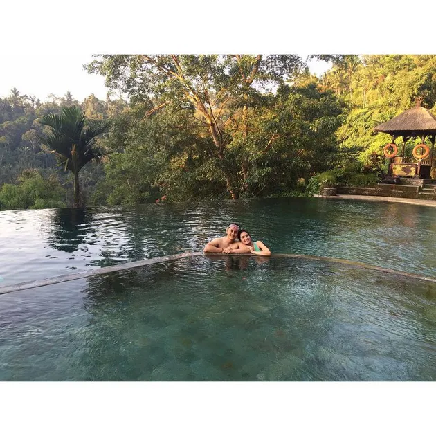 kadek devi, dewa yoga