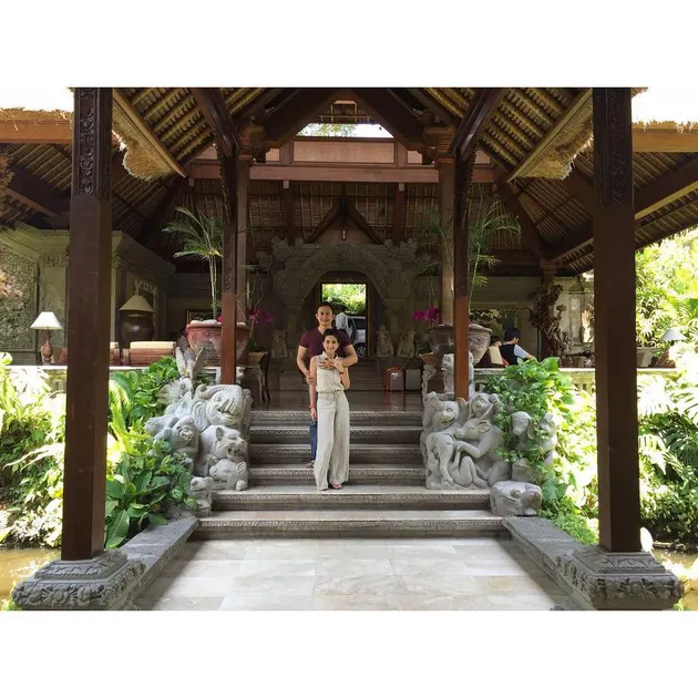 kadek devi, dewa yoga