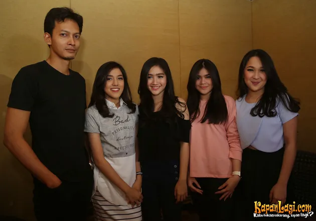 Produser Ganteng &amp; Sabar, Foto Fedi Nuril Bimbing Personel Blink