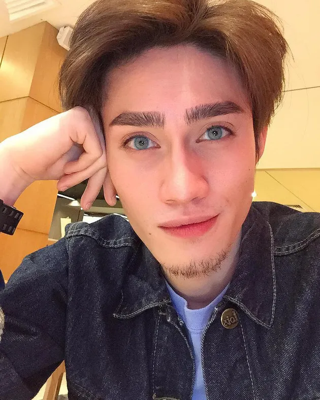 Cowok Mirip Flynn Ryder Disney