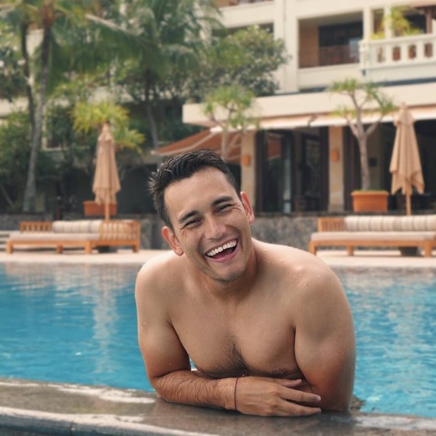 Very Handsome! Here are 8 Pictures of Macho Arifin Putra, Showing off His Athletic Body and Broad Chest