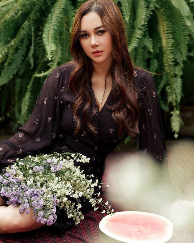 Change Hair Color to Blonde, Check Out 7 Latest Photos of Aura Kasih Mistaken for Jenita Janet