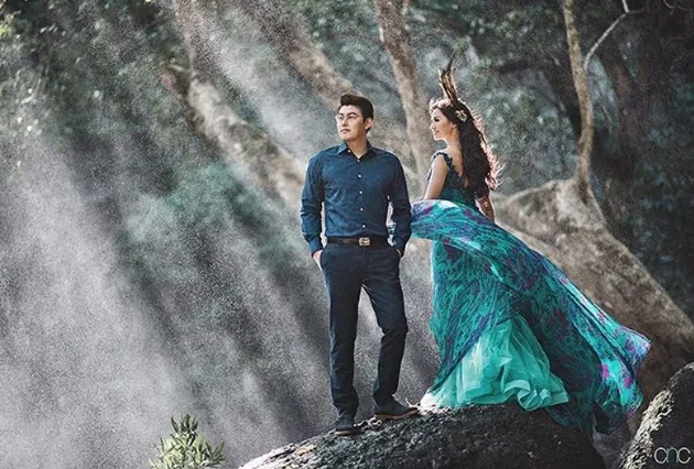 GAUN-GAUN INDAH PERNIKAHAN ASTY ANANTA - HENDRA, ELEGAN 
