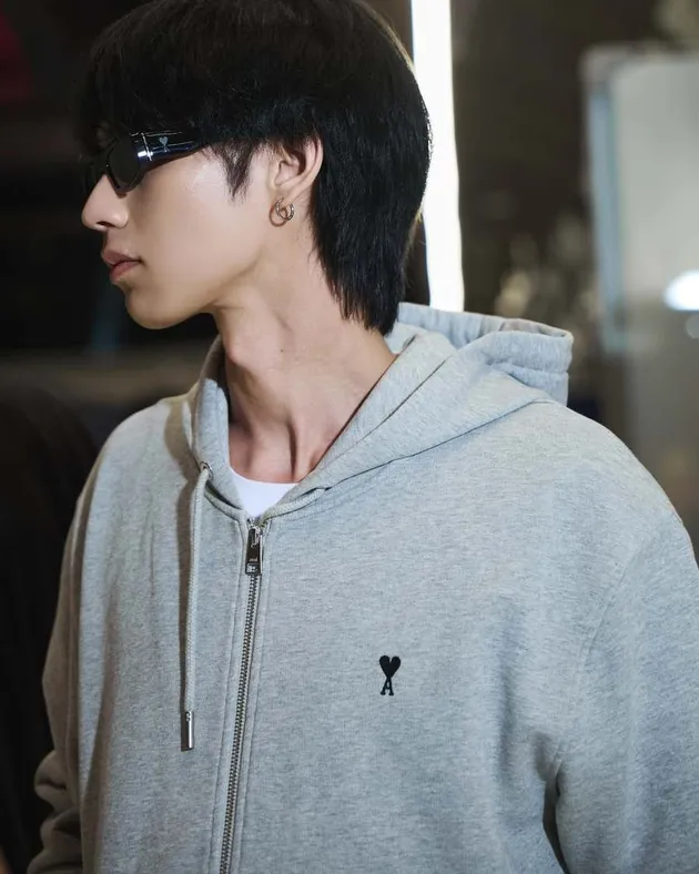 Side profile Bright Vachirawit