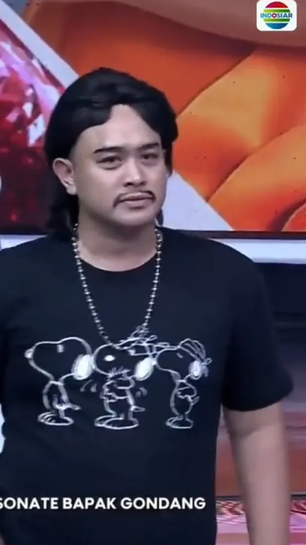 Penampilan Beda Gilang Dirga