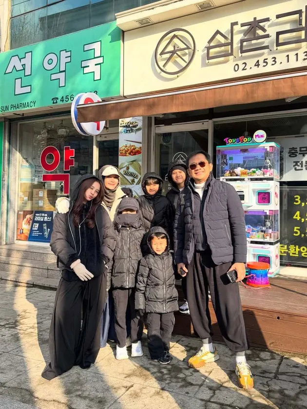 Keluarga Zaskia Adya Mecca di Korea Selatan