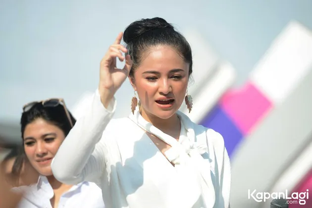 Marshanda - ORANG KETIGA