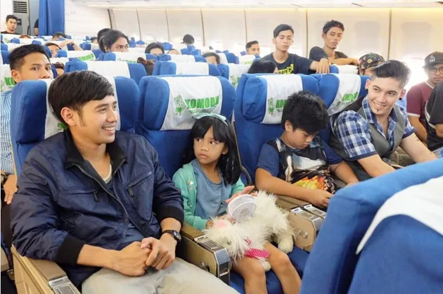 Neona di FIlm FLIGHT 555