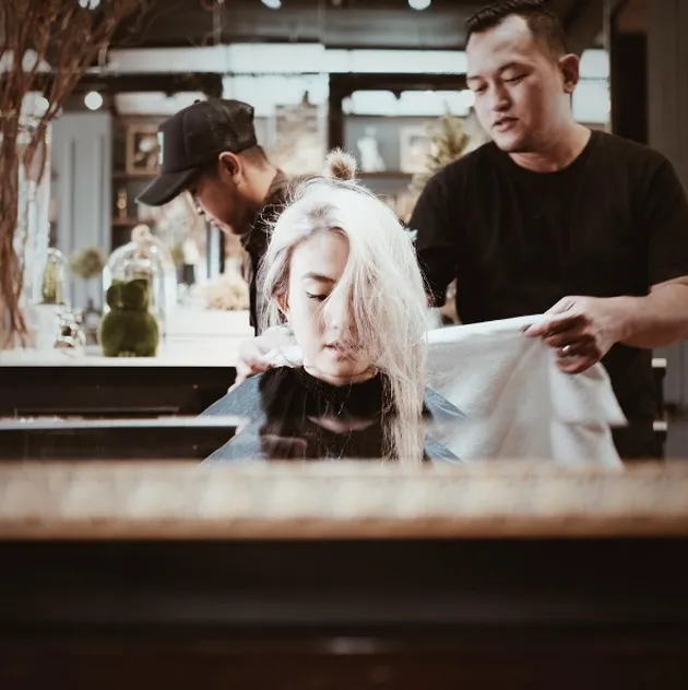 Gaya Rambut Agnes Monica