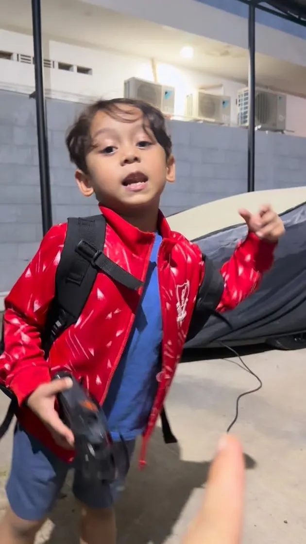 Abang L di video Rizky Billar