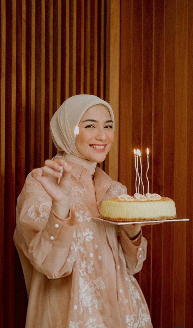 Turning 30 Years Old, 8 Photos of Citra Kirana Celebrating Birthday - Receives Sweet Kisses from 2 Handsome Guys