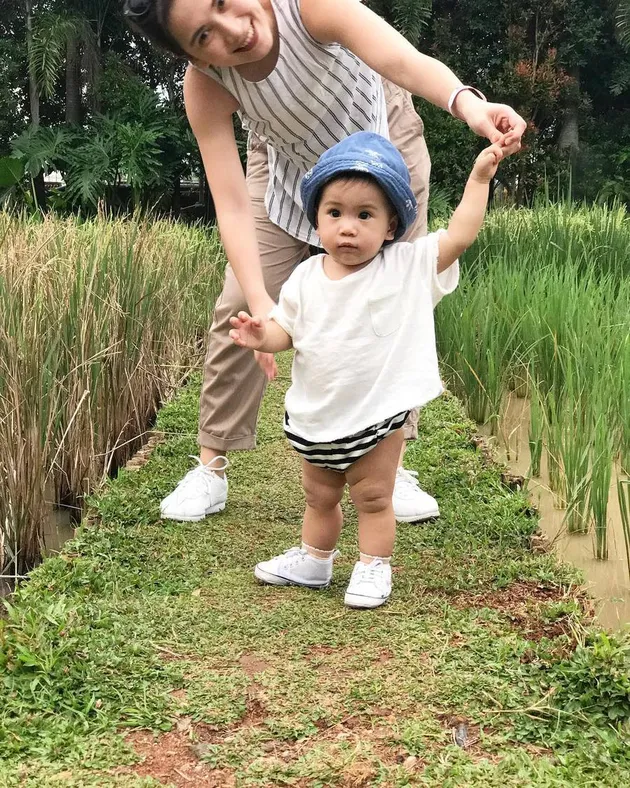 GHILLI DARUSMAN PUTRI CANTIK JENNIFER ARNELITA MAKIN 