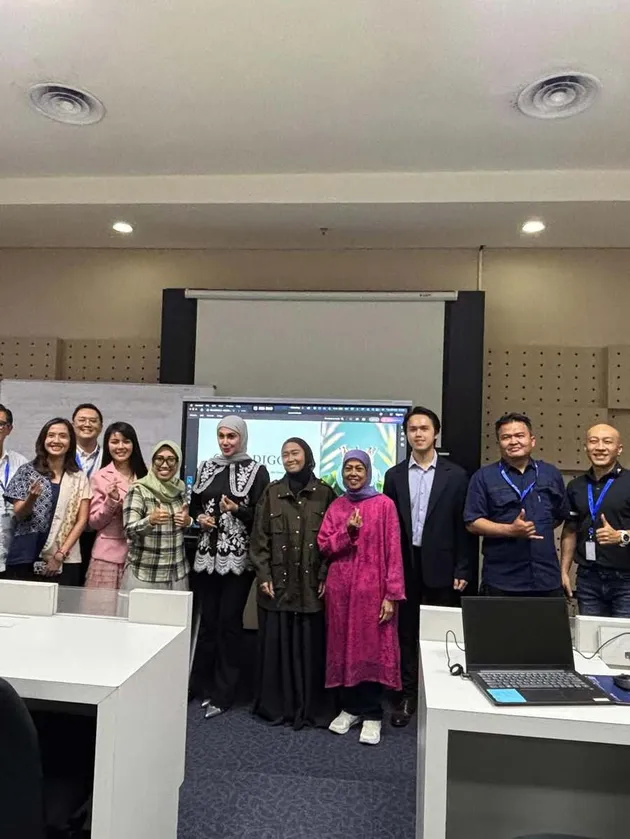 Gilang Dirga di Salah Satu Mata Kuliah di Kampusnya