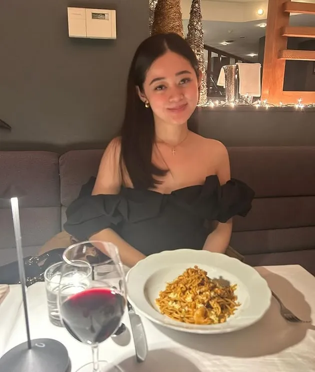 Gisela Cindy makan malam