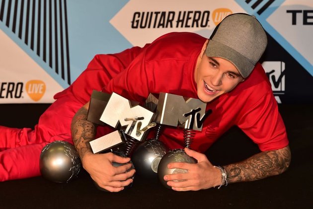 Justin Bieber menjadi sorotan utama pada MTV Europe Music Awards. Tahun ini bisa disebut comeback manisnya di dunia musik.