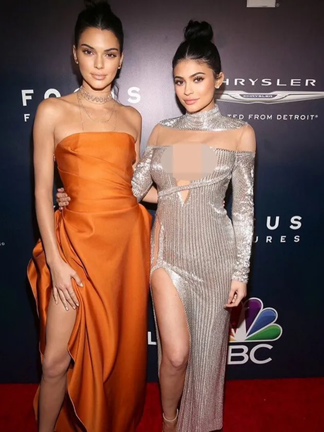 Kendall - Kylie Jenner